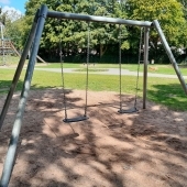 Bild vom Spielplatz anzeigen.