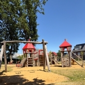 Bild vom Spielplatz anzeigen.