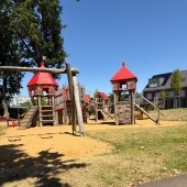 Bild vom Spielplatz anzeigen.