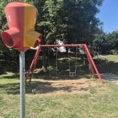 Bild vom Spielplatz anzeigen.