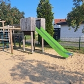 Bild vom Spielplatz anzeigen.
