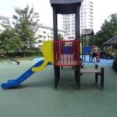 Bild vom Spielplatz anzeigen.