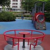 Bild vom Spielplatz anzeigen.
