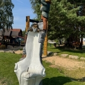 Bild vom Spielplatz anzeigen.
