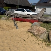 Bild vom Spielplatz anzeigen.