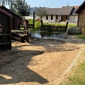 Bild vom Spielplatz anzeigen.