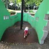 Bild vom Spielplatz anzeigen.