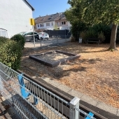 Bild vom Spielplatz anzeigen.