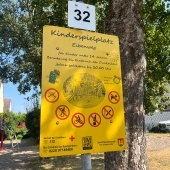 Bild vom Spielplatz anzeigen.
