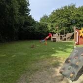 Bild vom Spielplatz anzeigen.