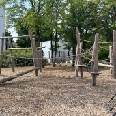 Bild vom Spielplatz anzeigen.