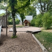 Bild vom Spielplatz anzeigen.