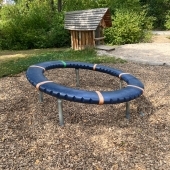 Bild vom Spielplatz anzeigen.
