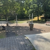 Bild vom Spielplatz anzeigen.