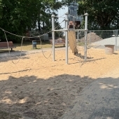 Bild vom Spielplatz anzeigen.
