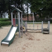 Bild vom Spielplatz anzeigen.