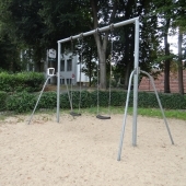 Bild vom Spielplatz anzeigen.