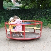 Bild vom Spielplatz anzeigen.