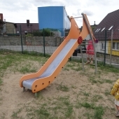 Bild vom Spielplatz anzeigen.