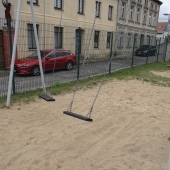 Bild vom Spielplatz anzeigen.