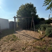 Bild vom Spielplatz anzeigen.