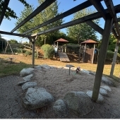 Bild vom Spielplatz anzeigen.