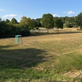 Bild vom Spielplatz anzeigen.