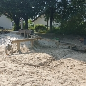 Bild vom Spielplatz anzeigen.