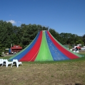 Bild vom Spielplatz anzeigen.