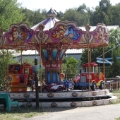 Bild vom Spielplatz anzeigen.