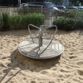 Bild vom Spielplatz anzeigen.