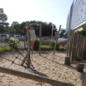 Bild vom Spielplatz anzeigen.