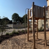 Bild vom Spielplatz anzeigen.