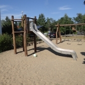 Bild vom Spielplatz anzeigen.