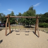 Bild vom Spielplatz anzeigen.