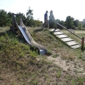 Bild vom Spielplatz anzeigen.