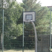 Bild vom Spielplatz anzeigen.