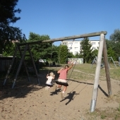 Bild vom Spielplatz anzeigen.