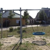Bild vom Spielplatz anzeigen.