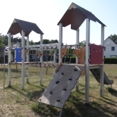 Bild vom Spielplatz anzeigen.