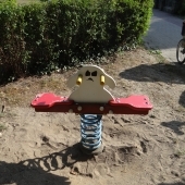 Bild vom Spielplatz anzeigen.