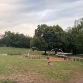 Bild vom Spielplatz anzeigen.