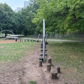 Bild vom Spielplatz anzeigen.