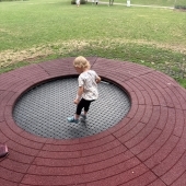 Bild vom Spielplatz anzeigen.