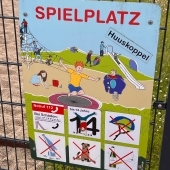 Bild vom Spielplatz anzeigen.