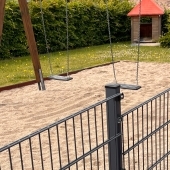 Bild vom Spielplatz anzeigen.