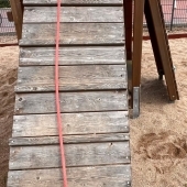 Bild vom Spielplatz anzeigen.