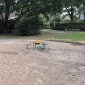 Bild vom Spielplatz anzeigen.