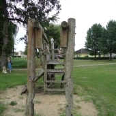 Bild vom Spielplatz anzeigen.