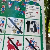 Bild vom Spielplatz anzeigen.